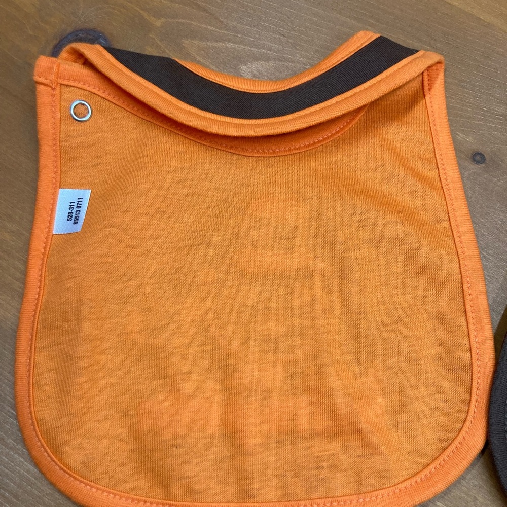 Carter’s Bibs - Picture 4 of 5